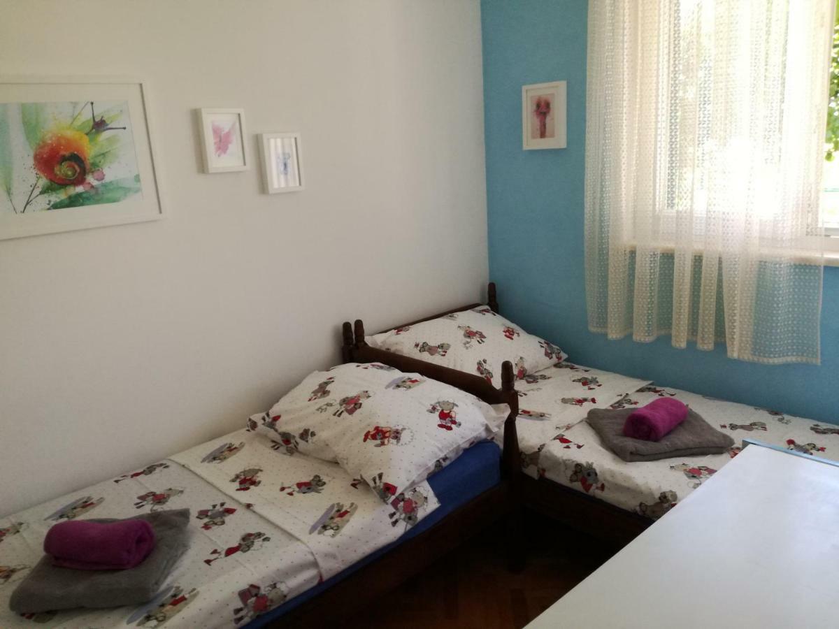 Apartment Ileana โตรกีร์ ภายนอก รูปภาพ